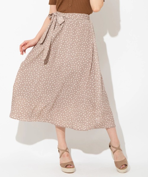 ダルメシアン柄スカートコーデ 最新 真似できるおしゃれな着こなしをご紹介 Michill ミチル