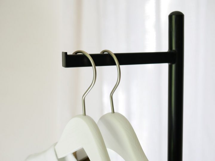 VALET HANGER STAND8