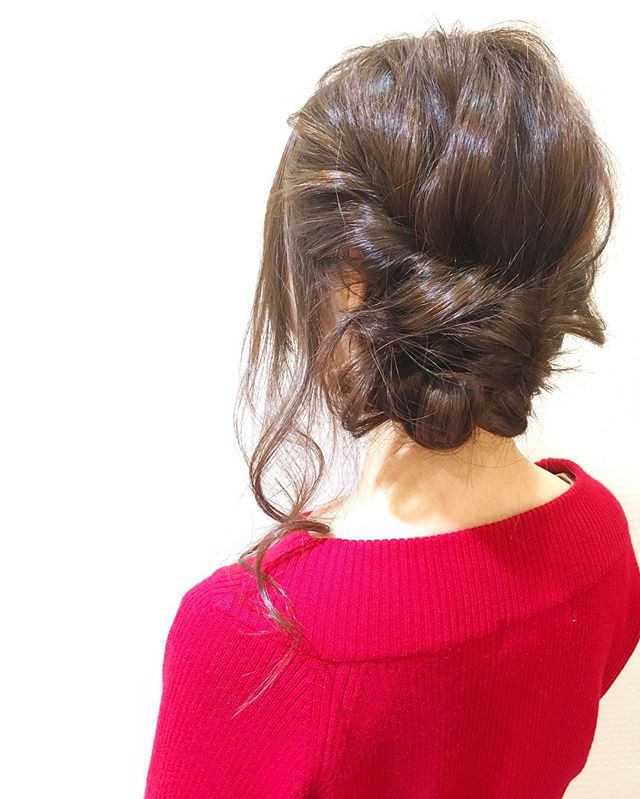 シニヨンの簡単な作り方 すぐにトライできる初心者向けのヘアアレンジ方法 Folk