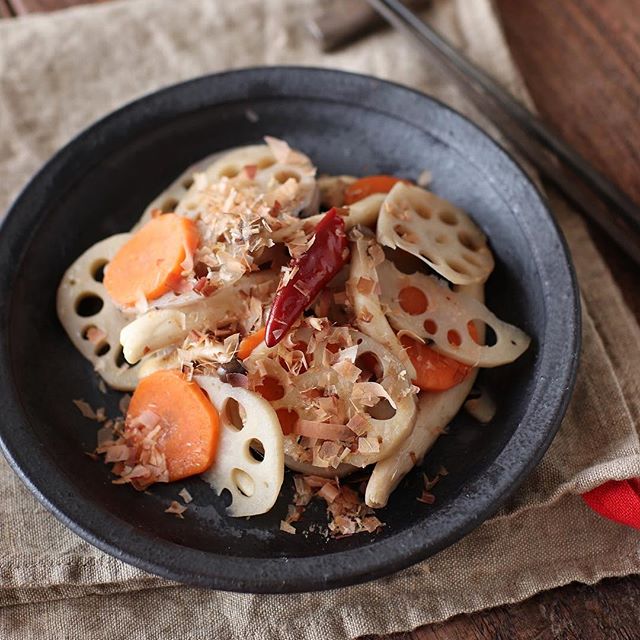 和食料理に!簡単なれんこんとしめじのきんぴら