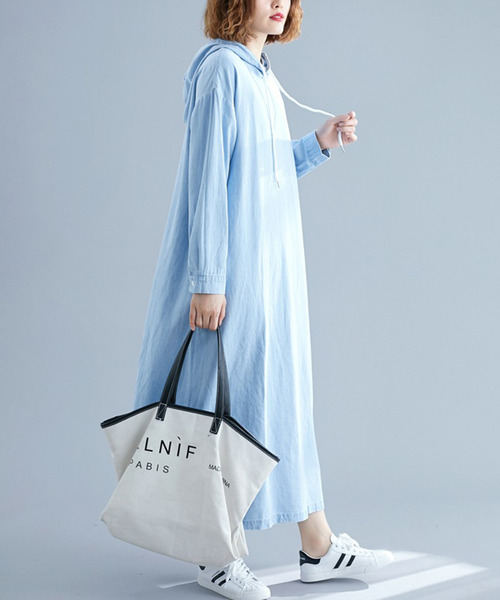 秋のデニムワンピースコーデ特集 最新 アウターと足し算してもおしゃれ Folk