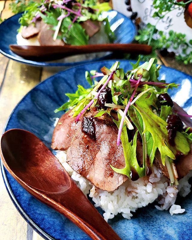 人気の洋食ご飯！ローストビーフ丼