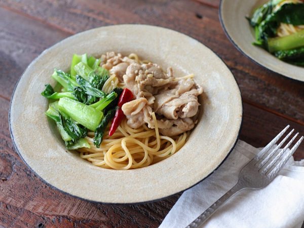 人気料理！豚肉とチンゲン菜のペペロンチーノ