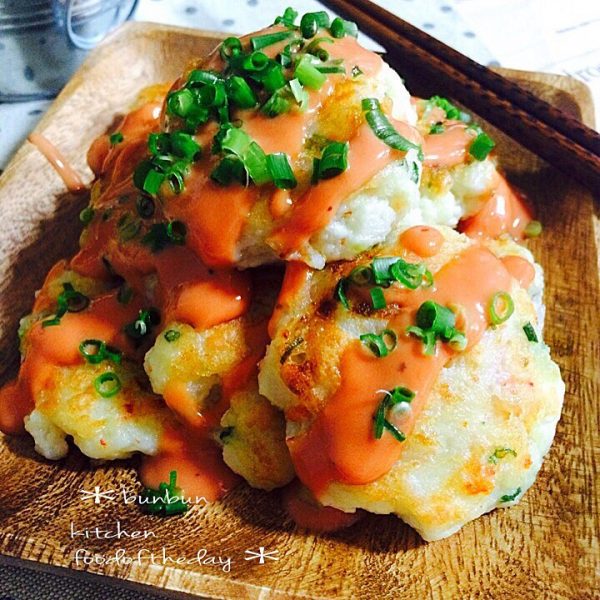 マヨネーズ大量消費！豆腐とはんぺんのふわふわ焼きオーロラソース