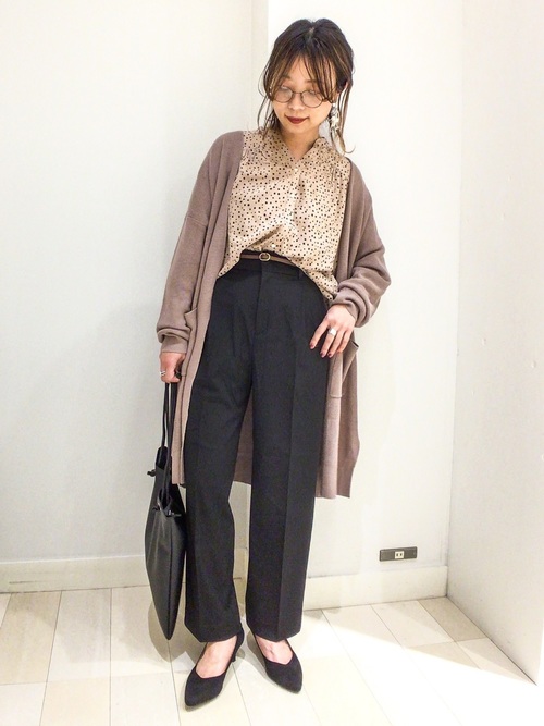 秋の黒パンツコーデ 万能カラーで楽しむレディースファッション Folk