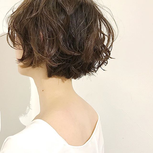 ゆるふわパーマ ショート特集 大人可愛い魅力のヘアスタイルに Folk