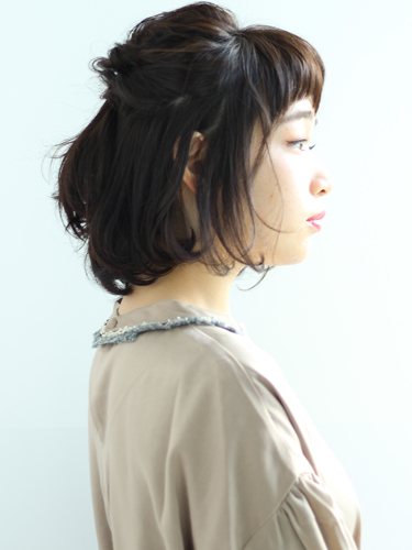 やりすぎないヘアアレンジの面長×黒髪の髪型