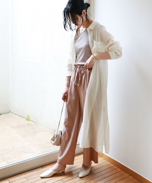 長袖シアーシャツワンピース×ピンク系パンツ
