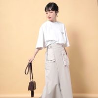 白Tシャツには何を合わせる？大人女性のお手本コーデ虎の巻