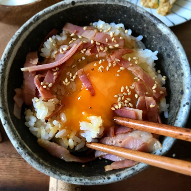 毎日食べたい美味しい卵かけご飯の作り方！ちょい足しアレンジレシピで絶品料理に♪ | folk