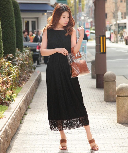 花柄レースワンピースで全身黒の夏コーデ