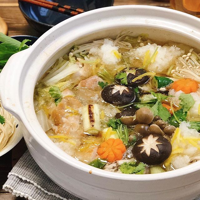 秋は和食の肉料理！きのこと鶏肉のみぞれ鍋