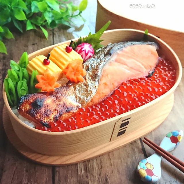 豪華レシピ!鮭いくら丼弁当