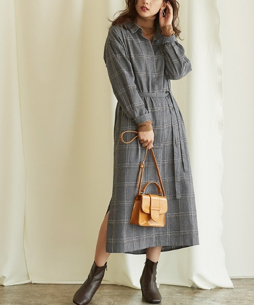 ベルト付きロングシャツの服装
