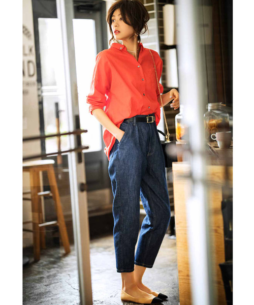 オレンジトップスの秋コーデ 合う色を組み合わせた大人の着こなし Folk