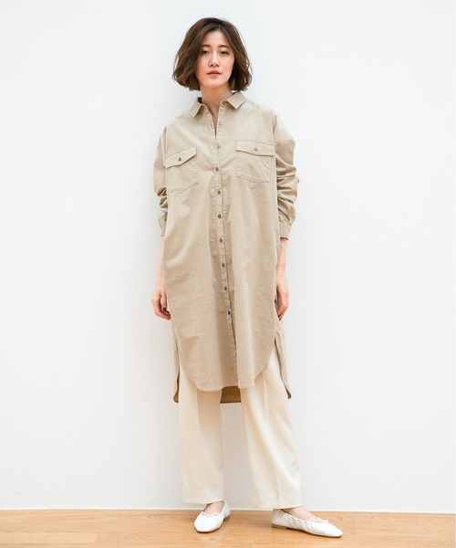 シャツワンピース×バレエシューズ