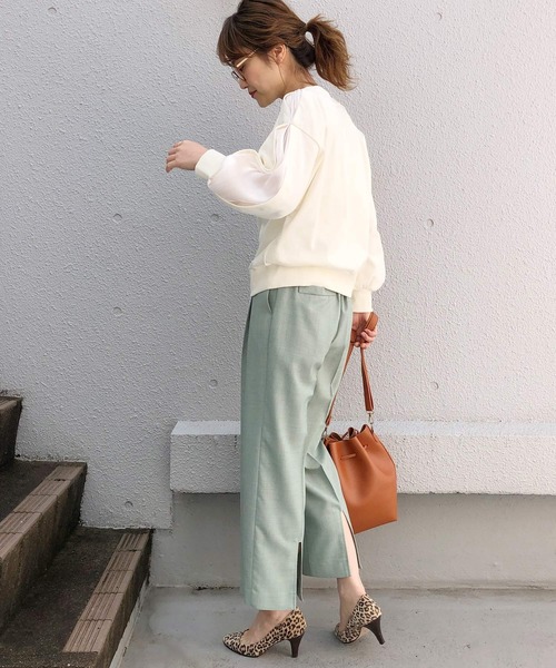 オーガンジー裏毛トップスの服装