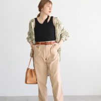 夏コーデの着こなしポイントは？黒アイテムでキュッと引き締め！