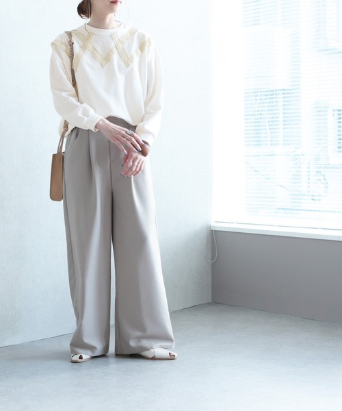 レースデザインスウェットの服装