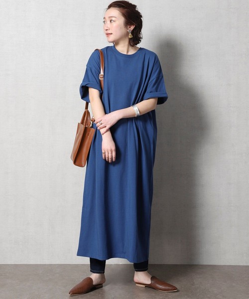 青Tシャツワンピース×スキニーの秋コーデ