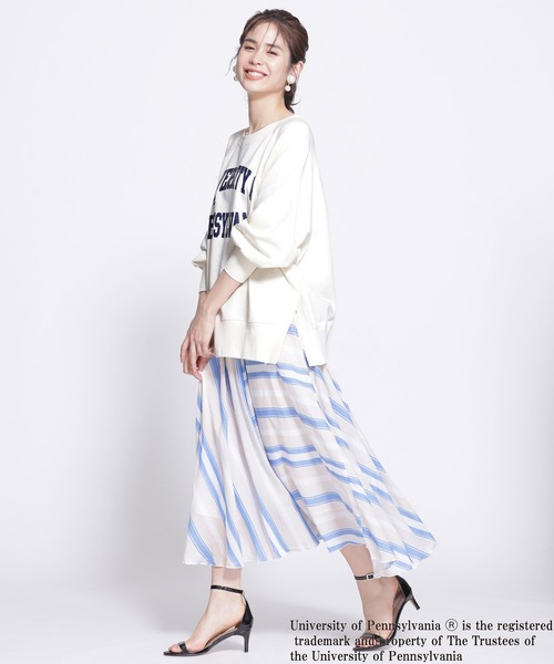 デザインスカートの服装