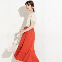 子どもっぽく見えない！夏に映える《大人のカラーコーデ》をご紹介♡