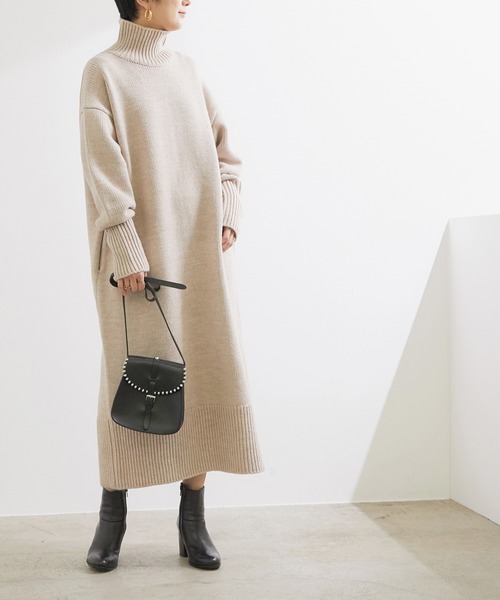 ロングニットワンピースの服装