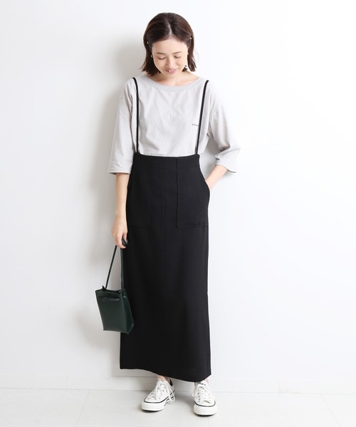 グレーカットソー×黒サロペットの秋コーデ