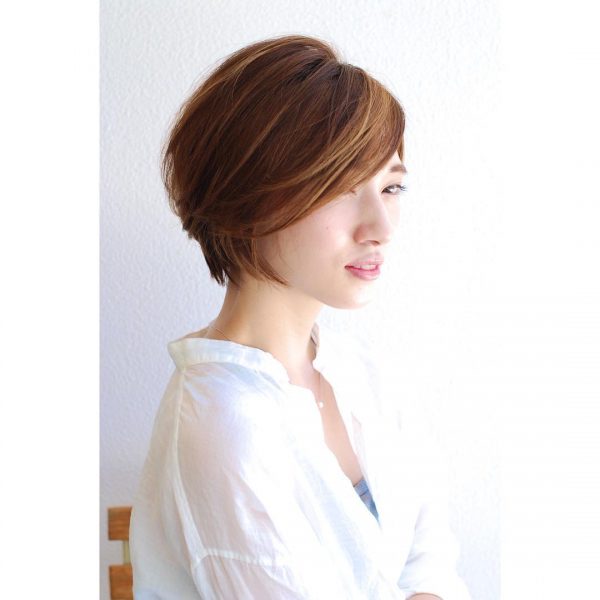 長め前髪のショートボブ16