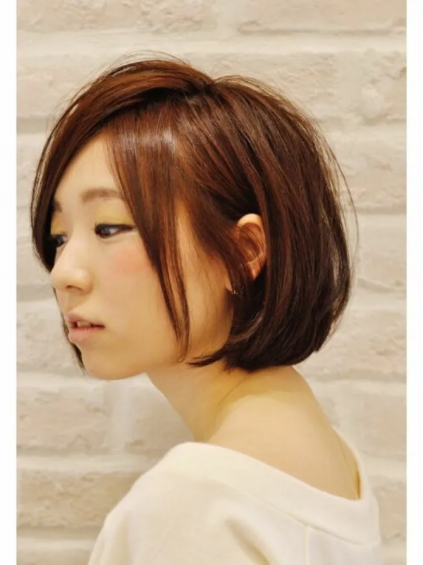 長め前髪のショートボブ19