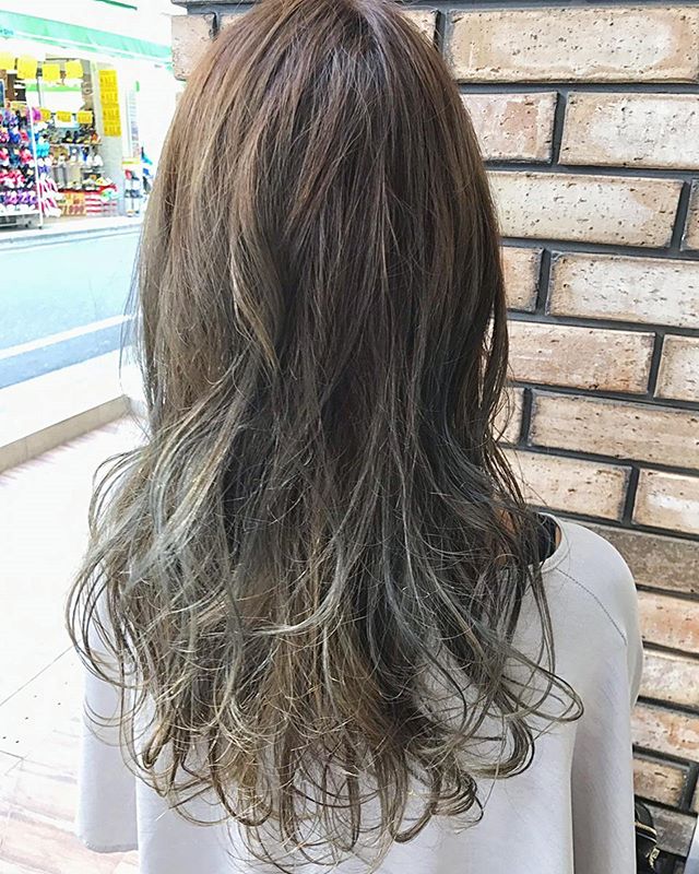 グラデーション ロングヘア特集 抜け感が魅力のおしゃれスタイル Folk