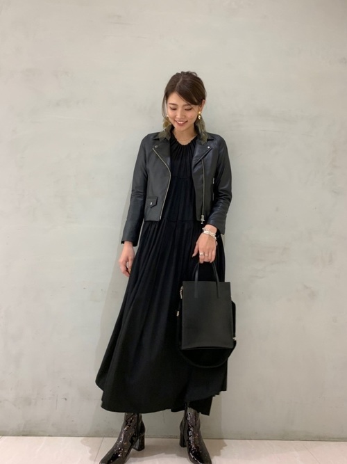 黒ライダースコーデ 秋冬 女性らしいおしゃれなトレンドスタイルを紹介 Folk
