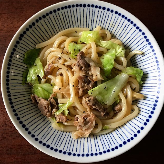 電子レンジで簡単。絶品味噌バターうどん