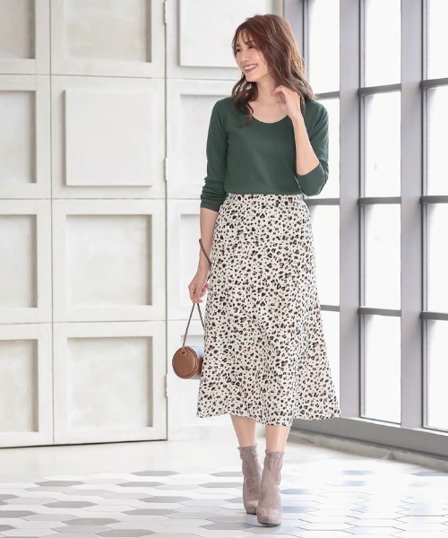 冬のヒョウ柄スカートコーデ 挑戦しやすい着こなしのお手本を紹介 Folk