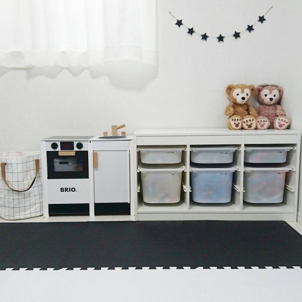 IKEAのトロファストに並べて収納