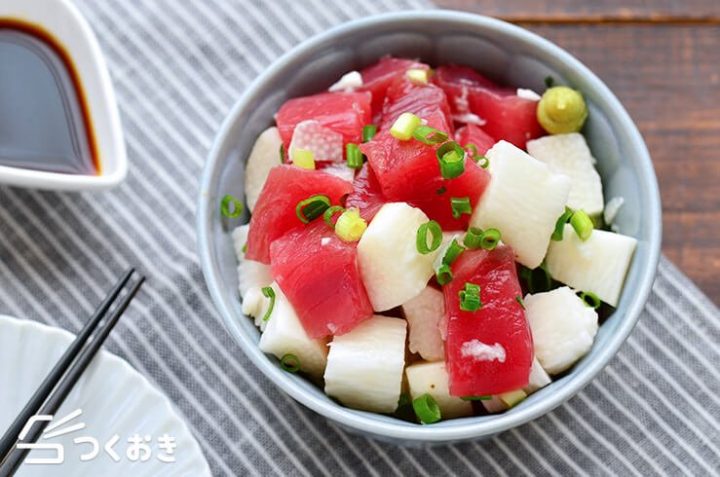 和食料理。マグロと長芋の和風だし和え