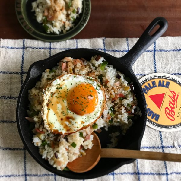 ピーマンとなすとベーコンのチャーハン