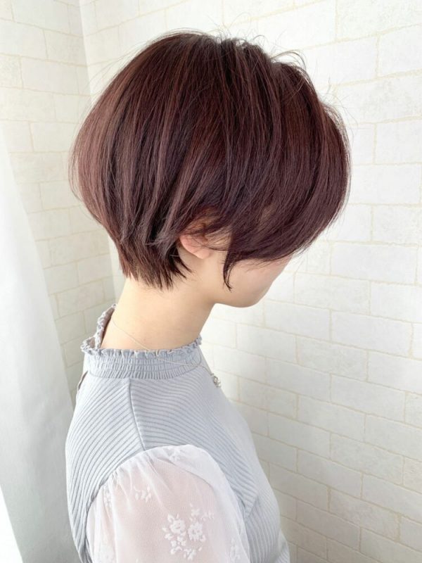 丸みシルエットのショート×暖色系ヘアカラー