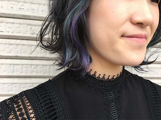 アッシュグレージュ×ターコイズブルー×紫