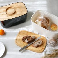 蓋がカッティングボードにもなる。おしゃれな「ブレッドケース」で整理整頓♪