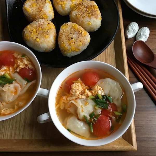 意外と合う！餃子とトマトのスープ