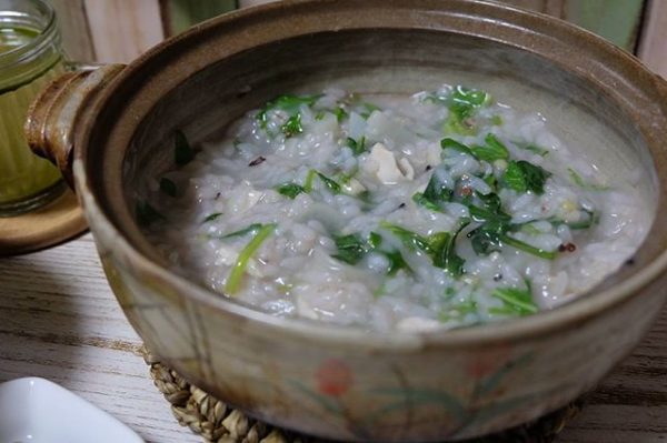 食べ応えのある鶏肉入り簡単な七草粥