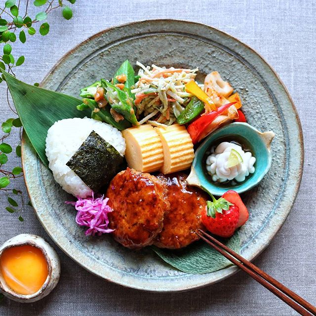 ハンバーグの盛り付け例!ご飯やパンも一緒に11