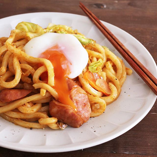 アレンジメニュー！カレー風味の温泉卵うどん