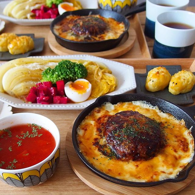 ハンバーグの盛り付け例!ご飯やパンも一緒に