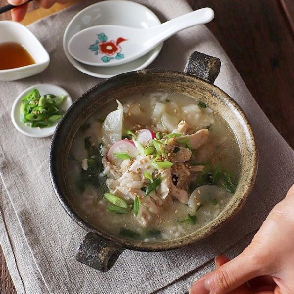 白ご飯で簡単に！鶏肉の旨味を味わう七草粥