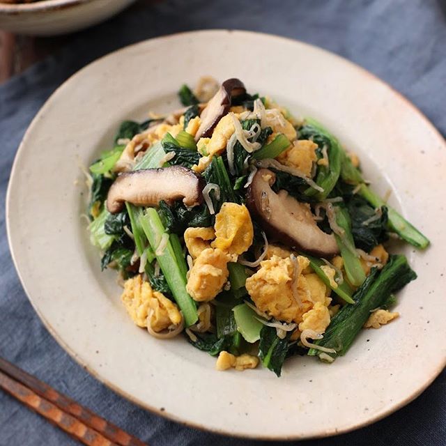 付け合わせに!小松菜のじゃこたま炒め