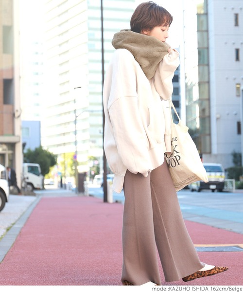 ツイストスヌード×フレアパンツ