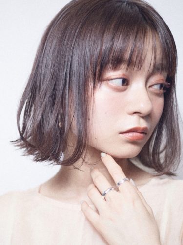 キュートなラウンド前髪のヘアスタイル