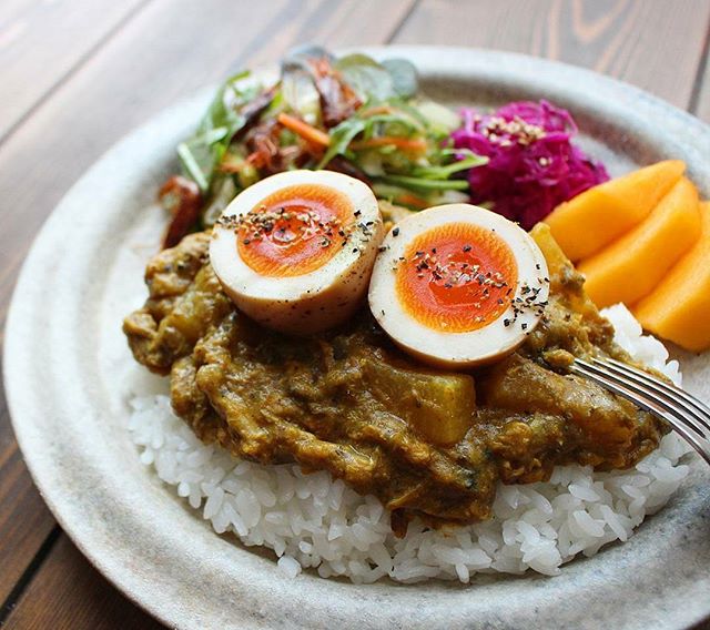 カレーを綺麗に盛り付けるコツをご紹介 ワンランク上のおしゃれなお家ご飯に Folk